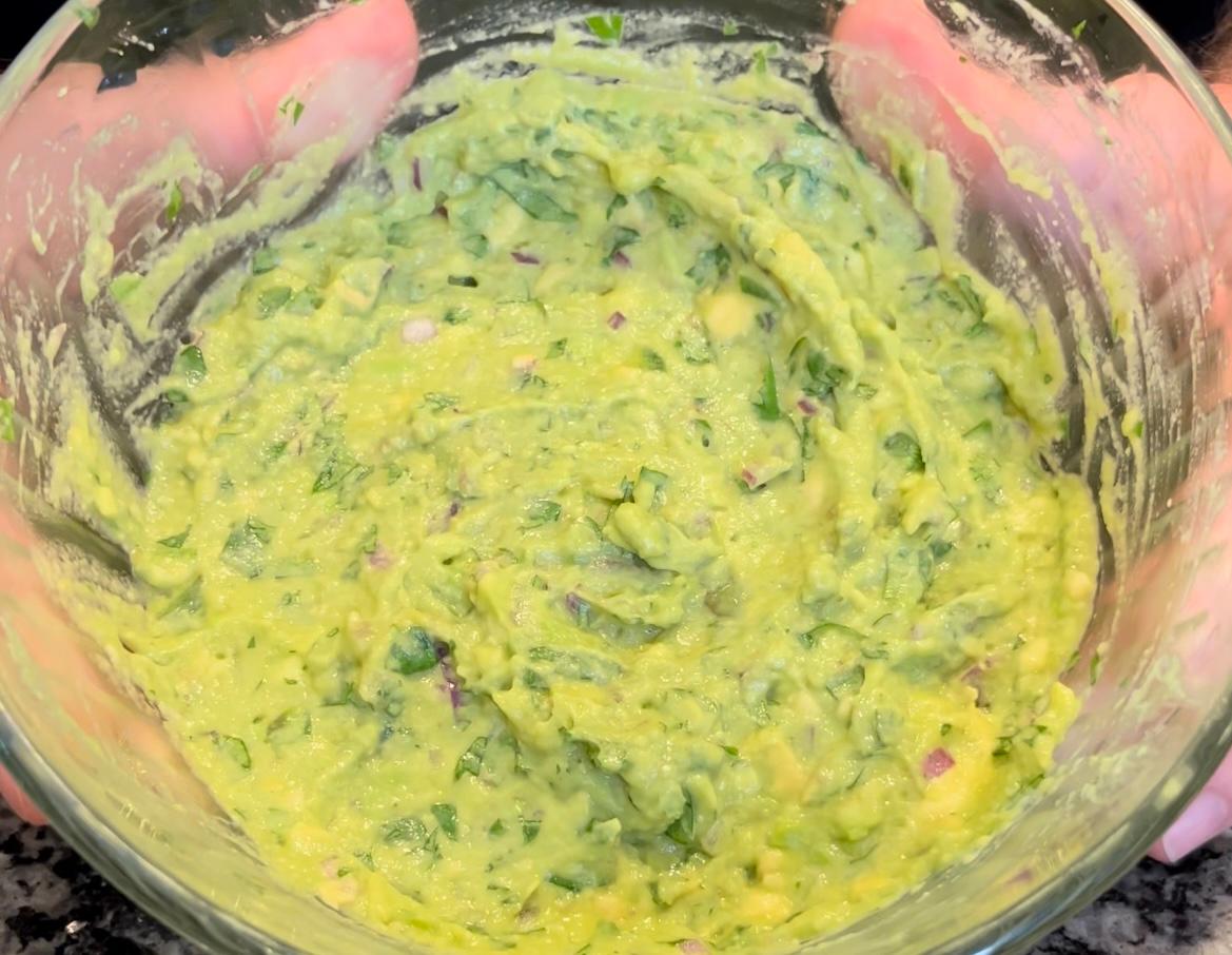 Featured image for “Guacamole – Copy Cat Chipotle Recipe 🥑 #guacamole #chipotle”