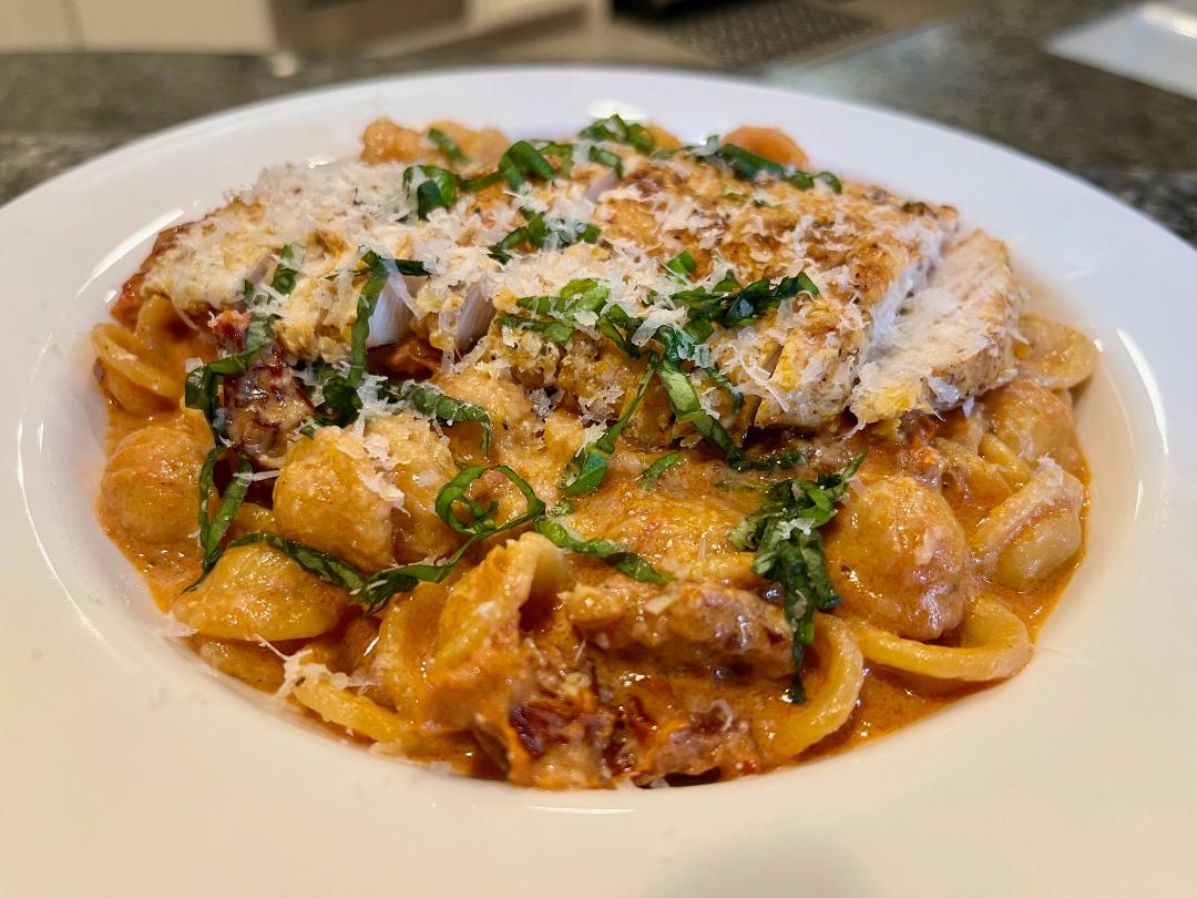 Featured image for “Creamy Sun-Dried Tomato Chicken Pasta 🍅🍝🤤#pasta #sundriedtomatoes #chicken #recipe”